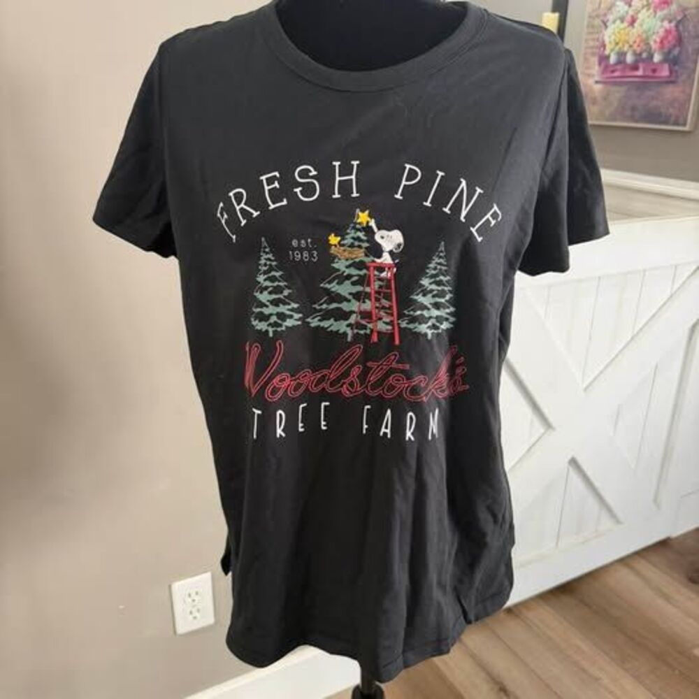 Maurices Peanuts Woodstock's Tree Farm Graphic T-Shirt, Size Large